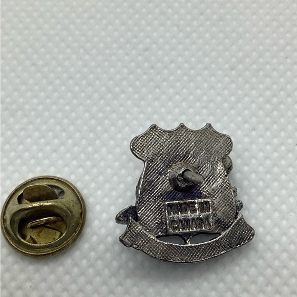 Oxidized Silver Tone Canada Beaver Lapel Pin Made in Canada with Clutch Back - Picture 5 of 5